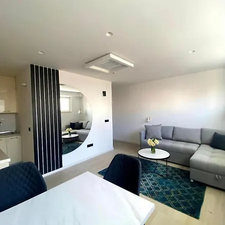 Διαμέρισμα Cozy In A Prestigious Building *