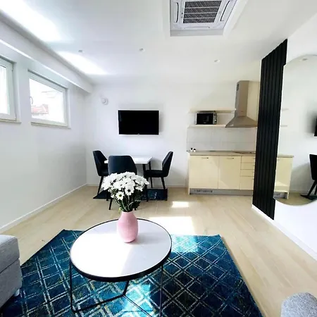 Cozy In A Prestigious Building Διαμέρισμα Σαράγεβο